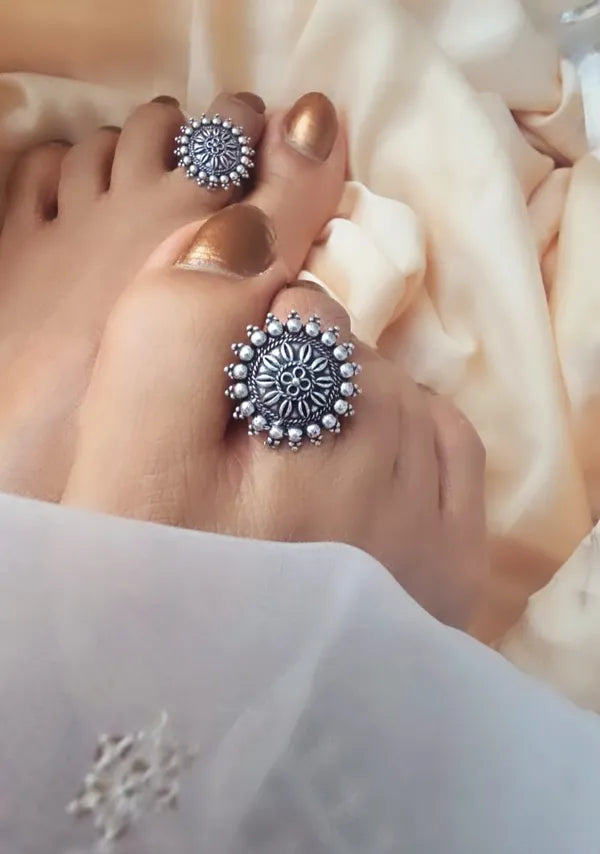 Aashvi Adjustable Oxidised Toe Ring (One Pair)