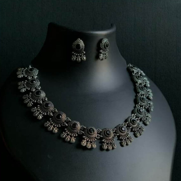 Amalausha Stone Budstring German Silver Necklace Set