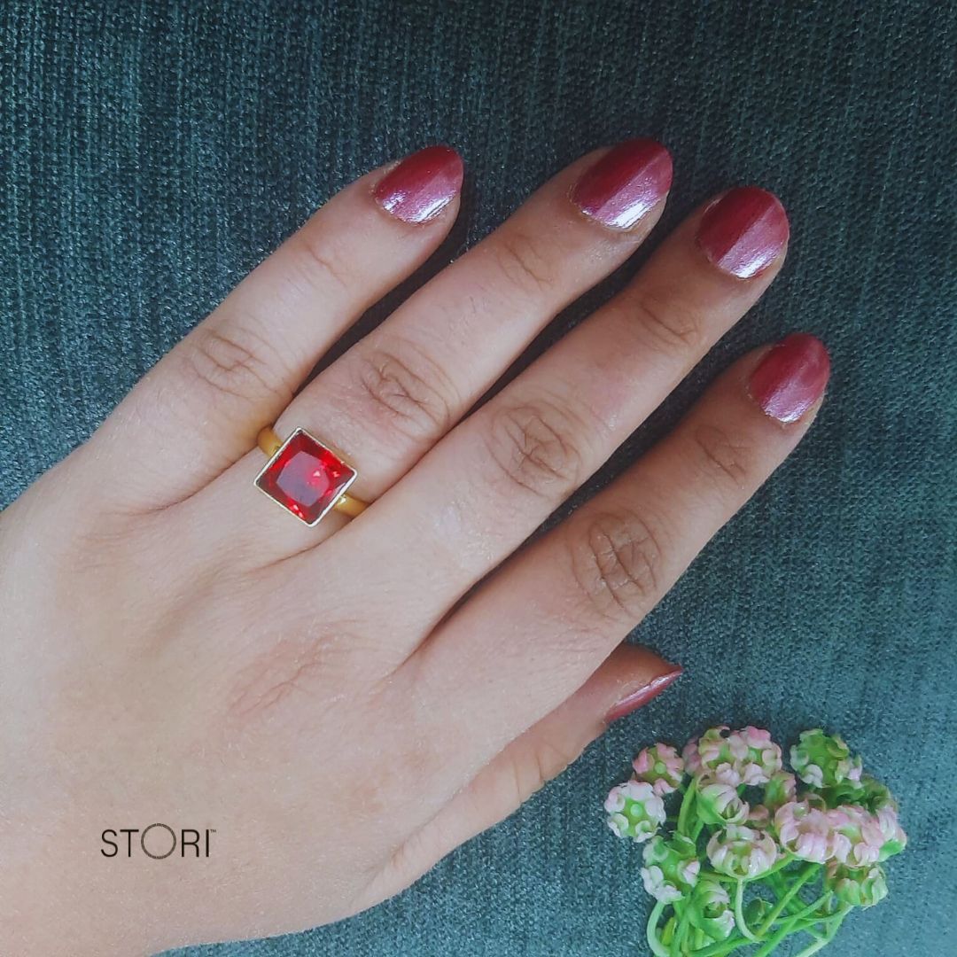 Avani Square Single Stone Glossy Finger Ring