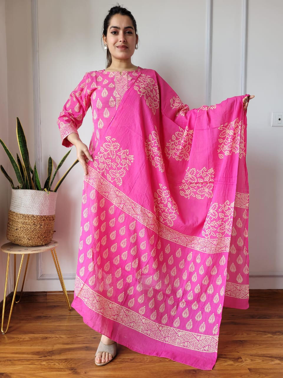 Bright Pink Kurta For Women Online - STORI
