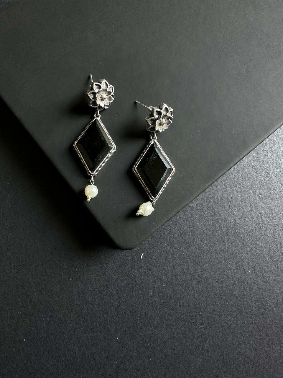 Monalisa Rhombus Earrings