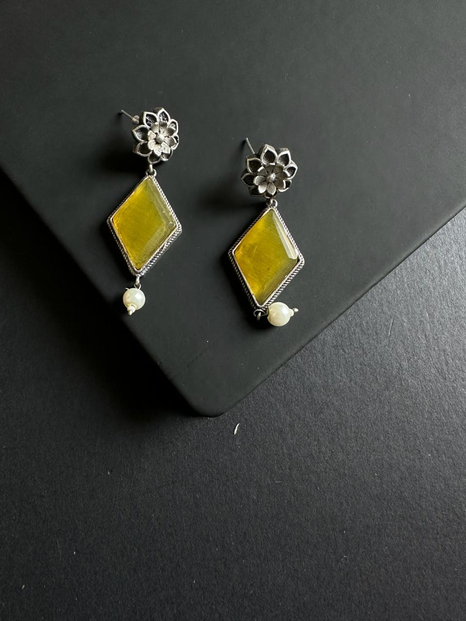 Monalisa Rhombus Earrings