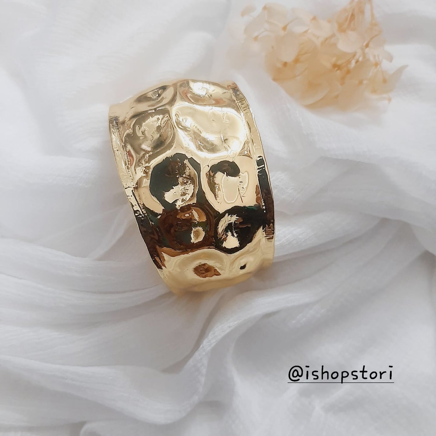 Hammered Band Gold Bracelet for women featuring a luxurious hammered finish, designed for modern women.