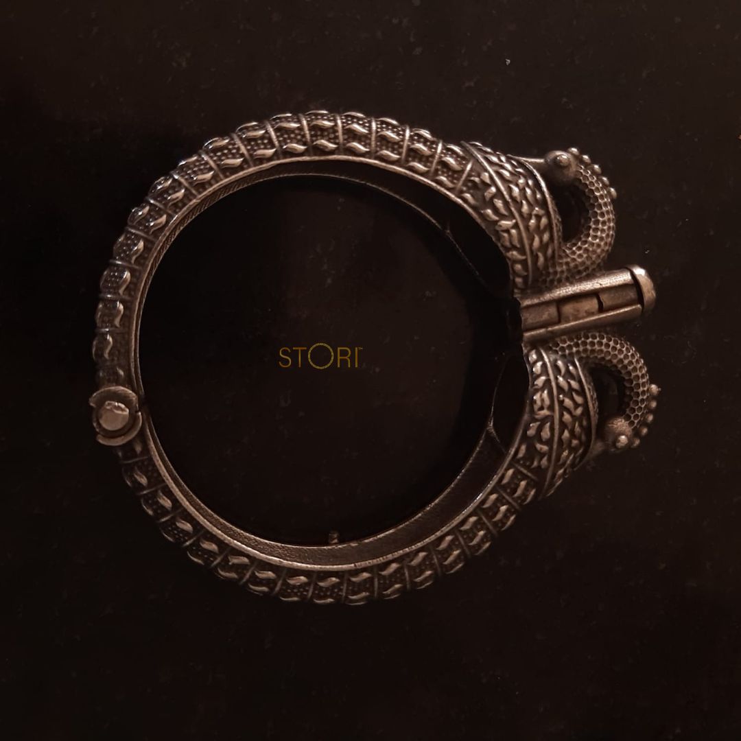 Mayur Silver Look Alike Oxidised Openable Kada / Bracelet