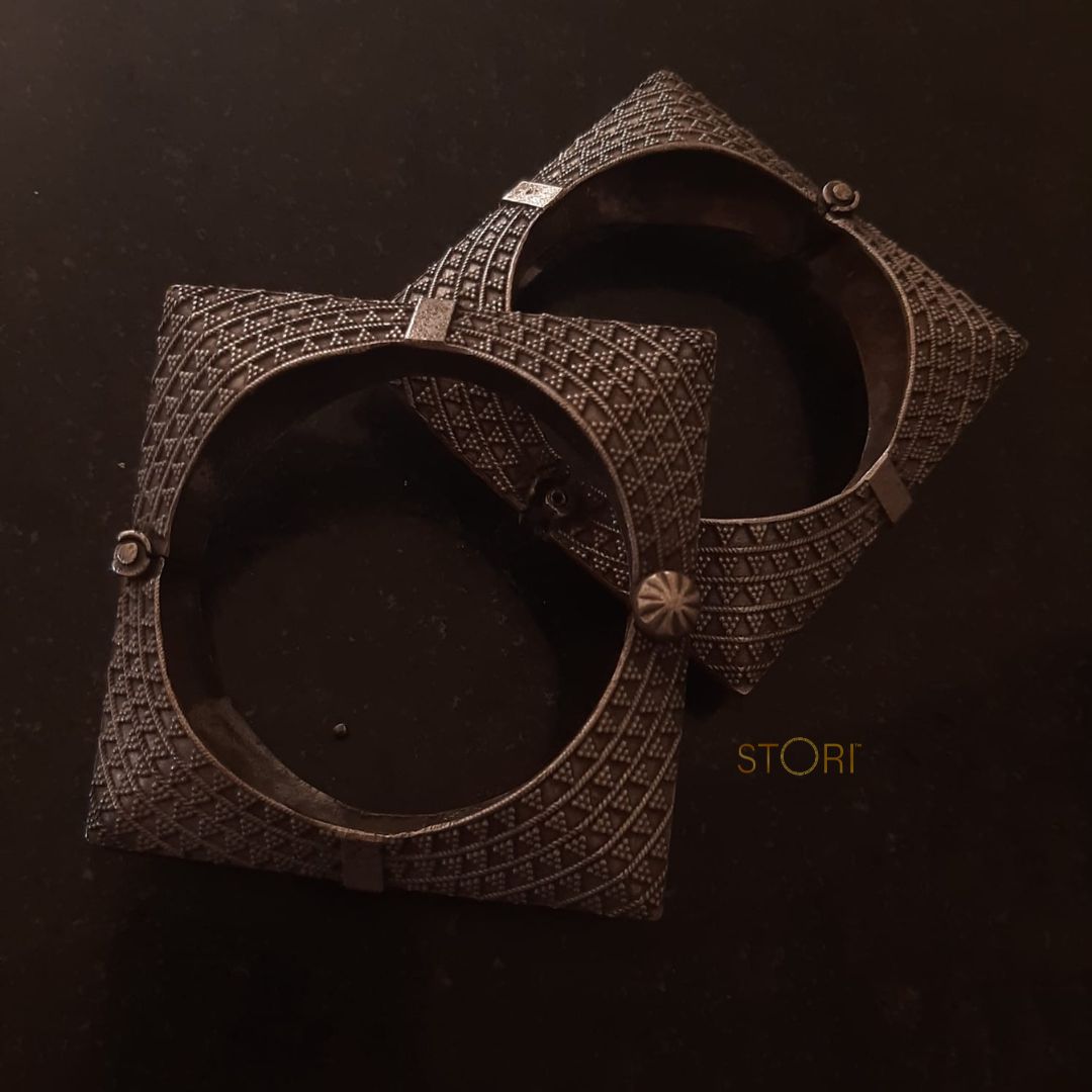 Aayat Silver Look Alike Oxidised Openable Kada / Bracelet