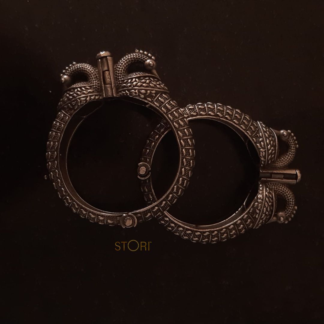 Mayur Silver Look Alike Oxidised Openable Kada / Bracelet