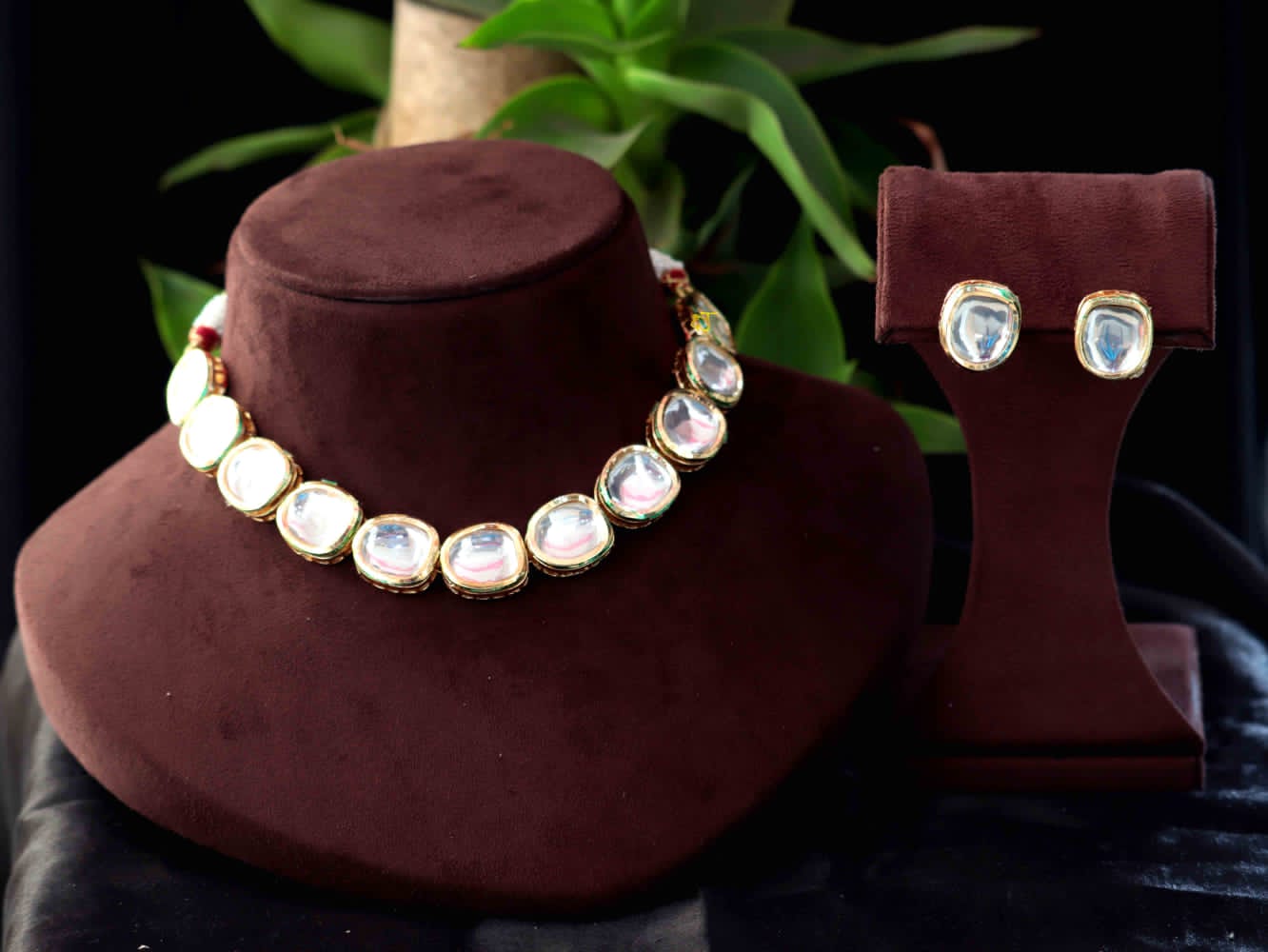 Kundan choker gold necklace set with Meenakari backside design.
