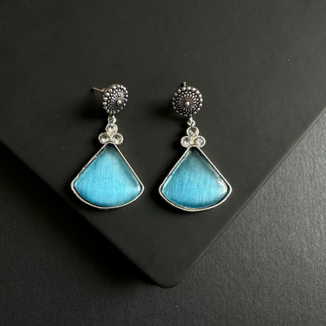 Prakriti Monalisa Drop Earrings