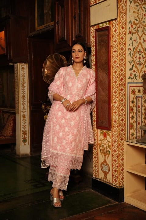 Light Pink Cotton Schiffili Side Slit Embroidered Kurti-Pant With Organza Dupatta