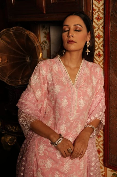 Light Pink Cotton Schiffili Side Slit Embroidered Kurti-Pant With Organza Dupatta