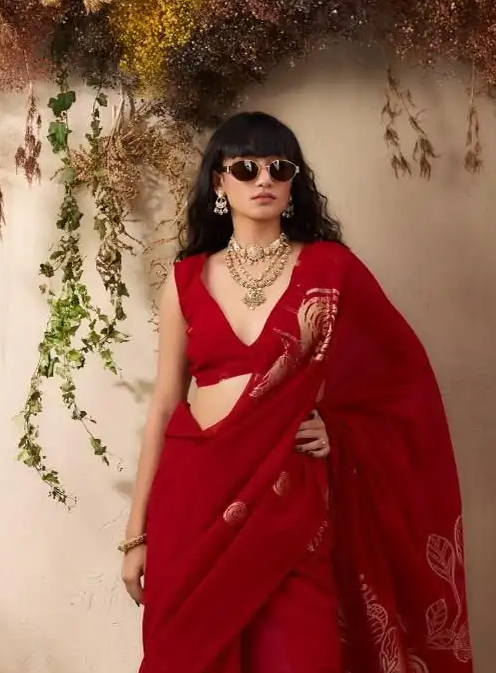 Red Munga Silk Saree With Zari Motifs