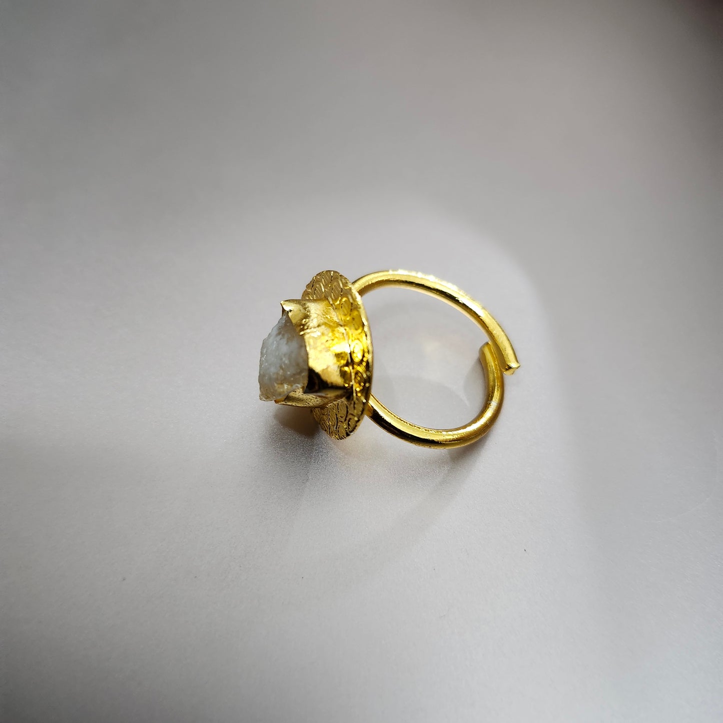 Quartz Raw Stone Textured Disc Finger Ring