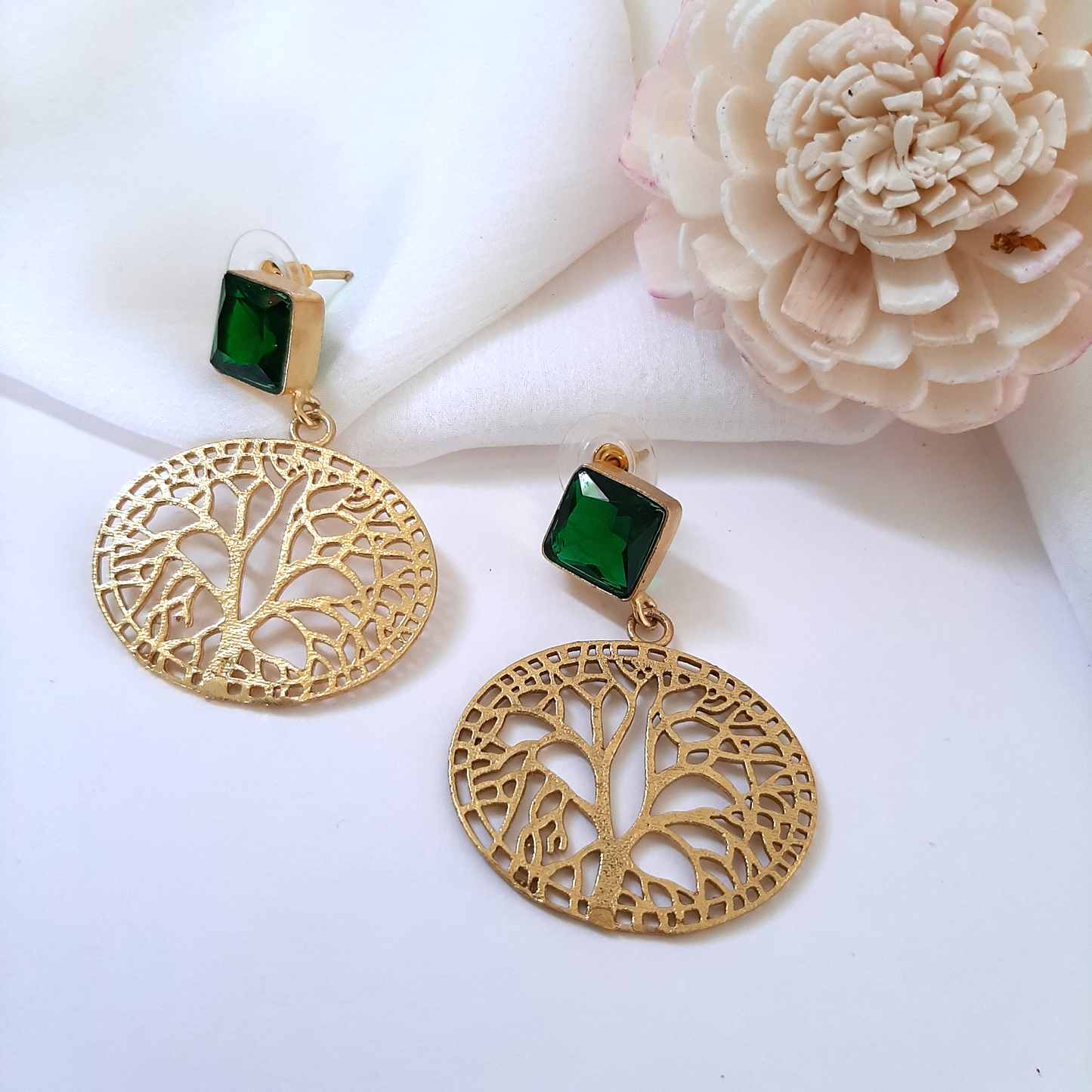Kasvi Glossy Stone Earrings