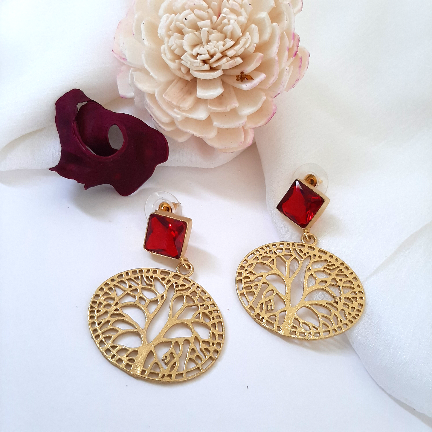 Kasvi Glossy Stone Earrings