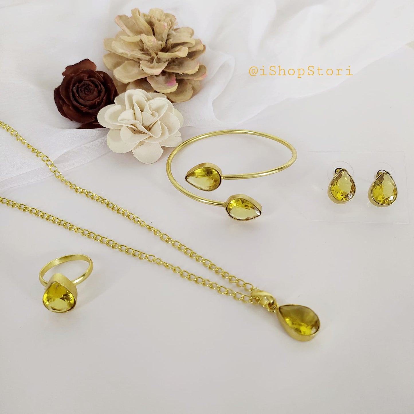 Glossy tear drop gold color necklace combo set with unique design.