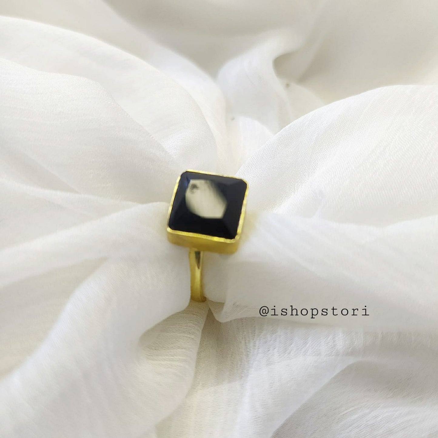Avani Square Single Stone Glossy Finger Ring