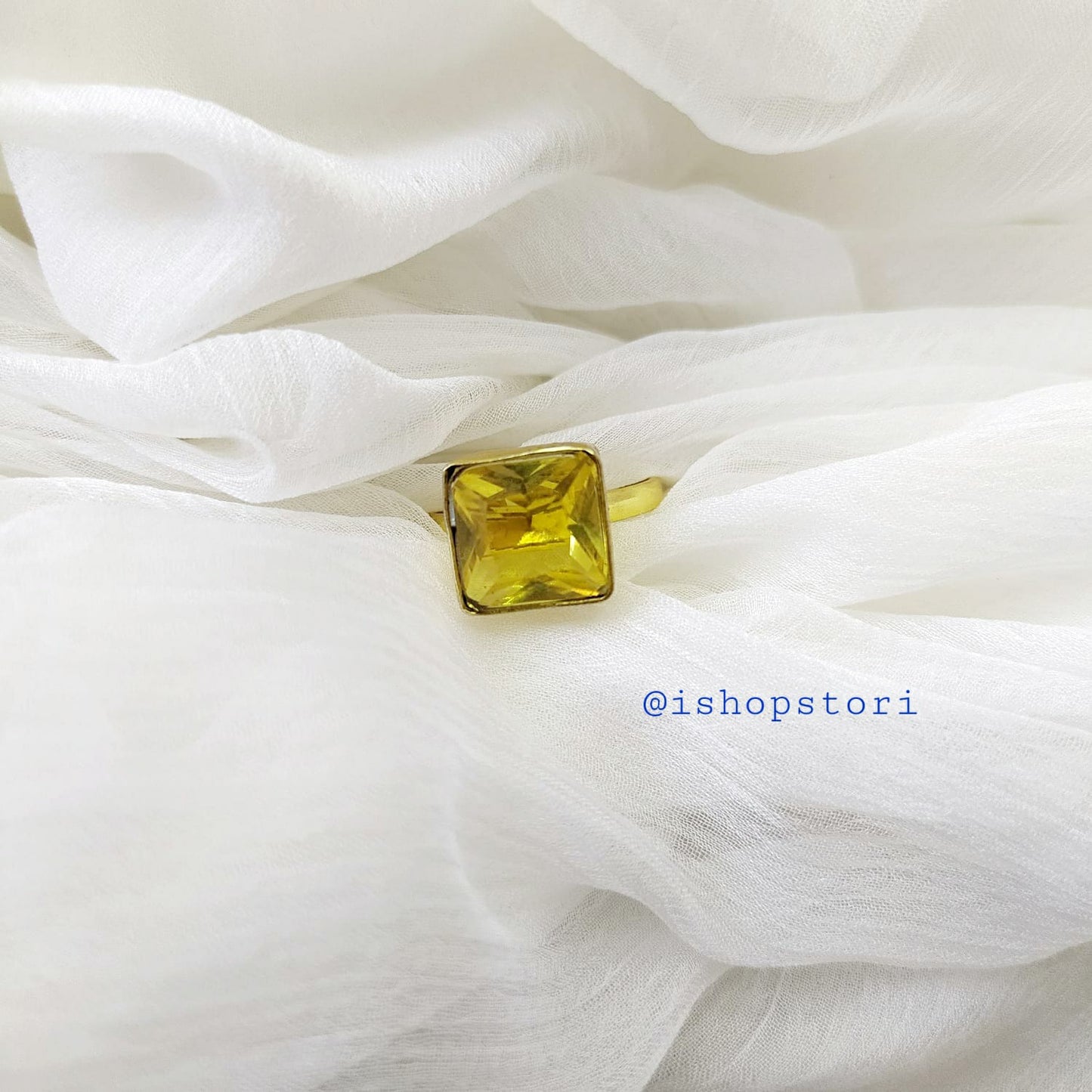 Avani Square Single Stone Glossy Finger Ring