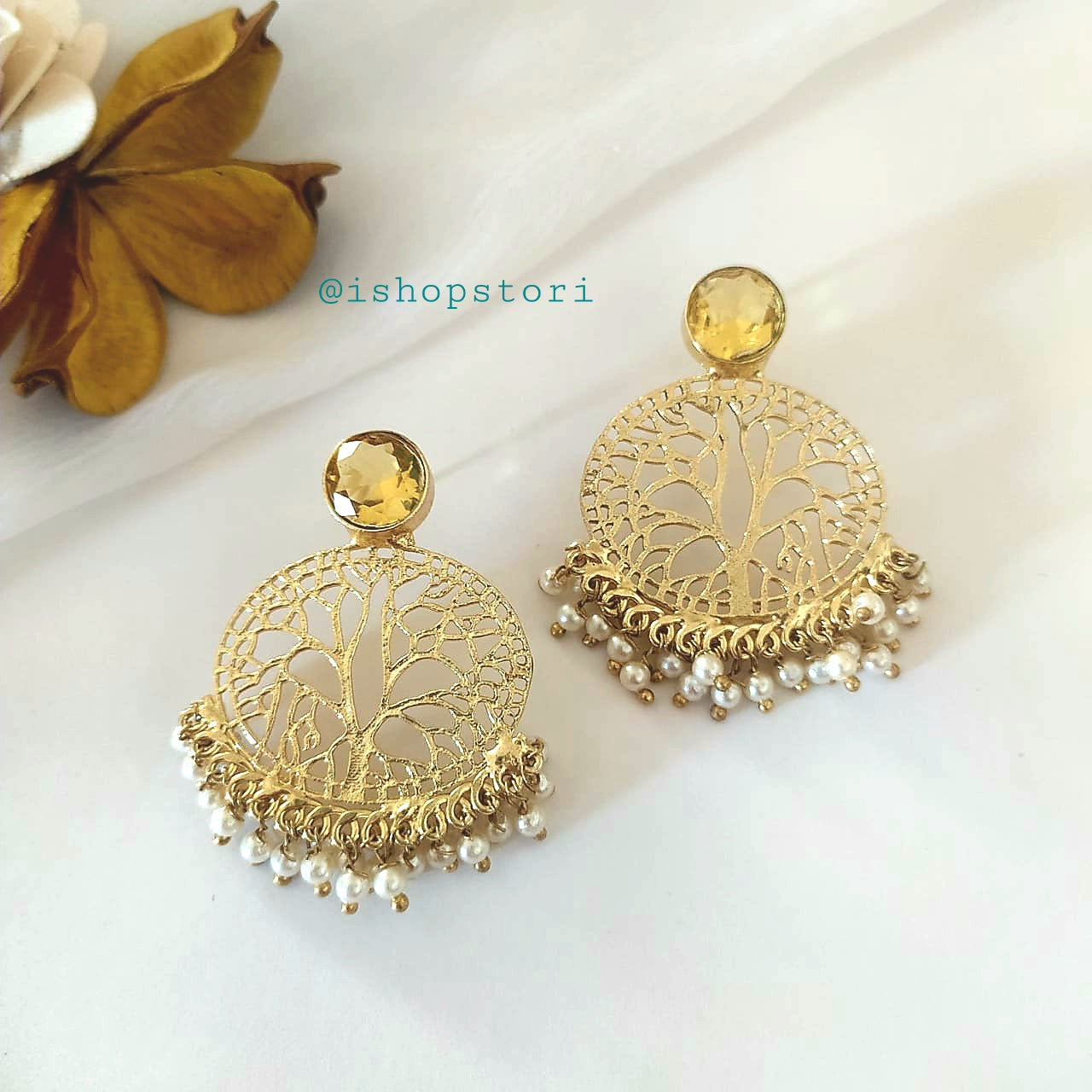 Koami Glossy Stone & Pearl Earrings