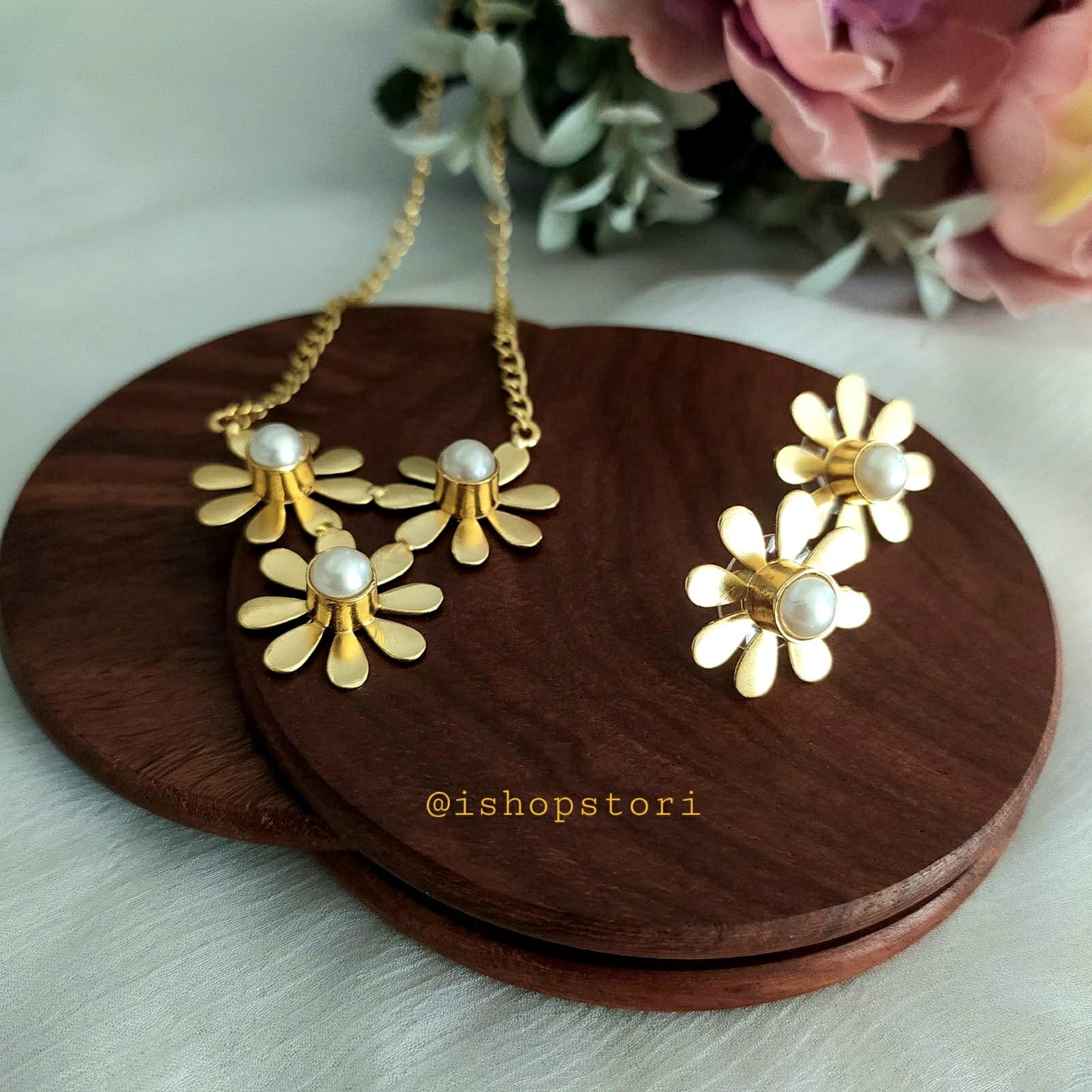 Golden pearl necklace set with an elegant finish of chain and earrings