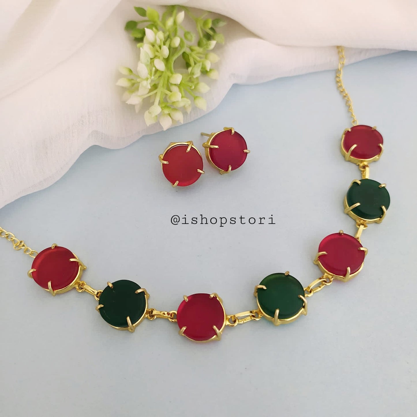 Multi-color raw stone claw necklace in a stylish design with maroon earrings.