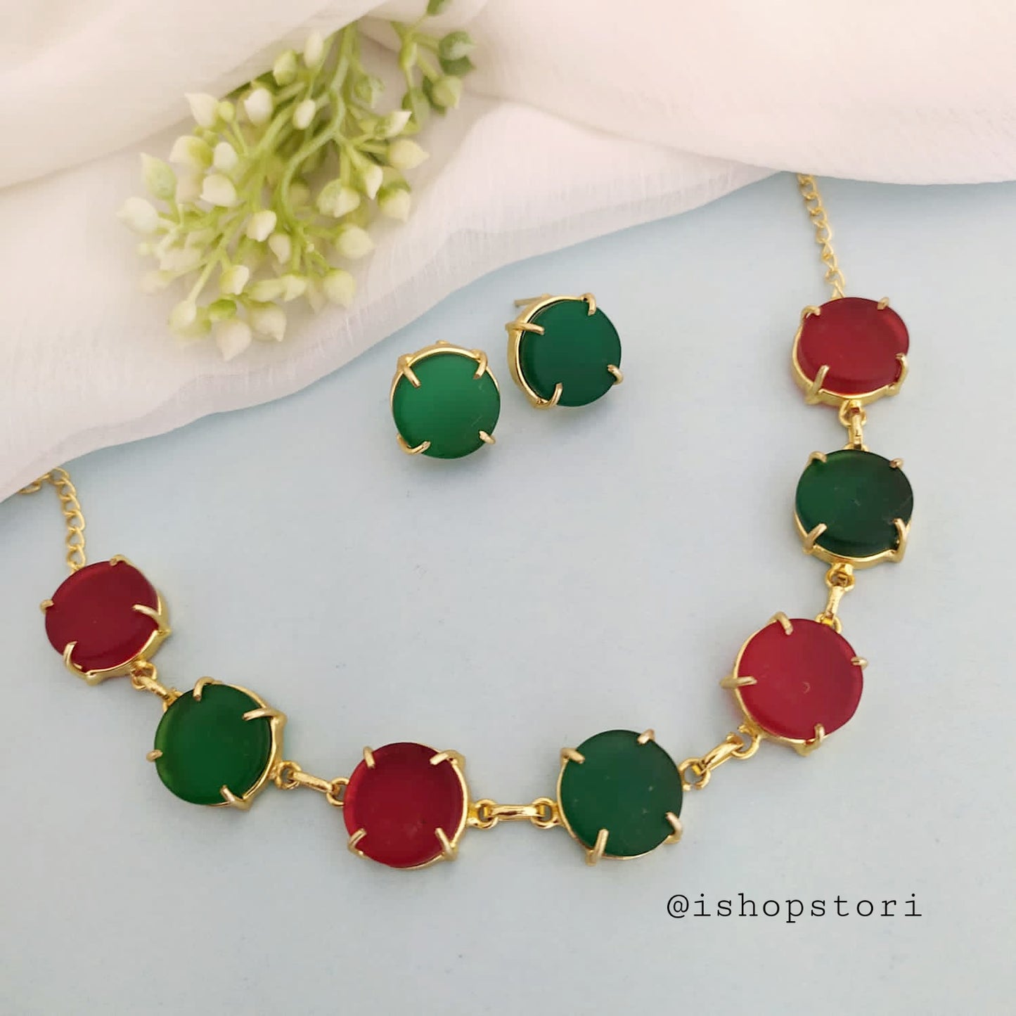 Multi-color raw stone claw necklace in a stylish design with green earrings.