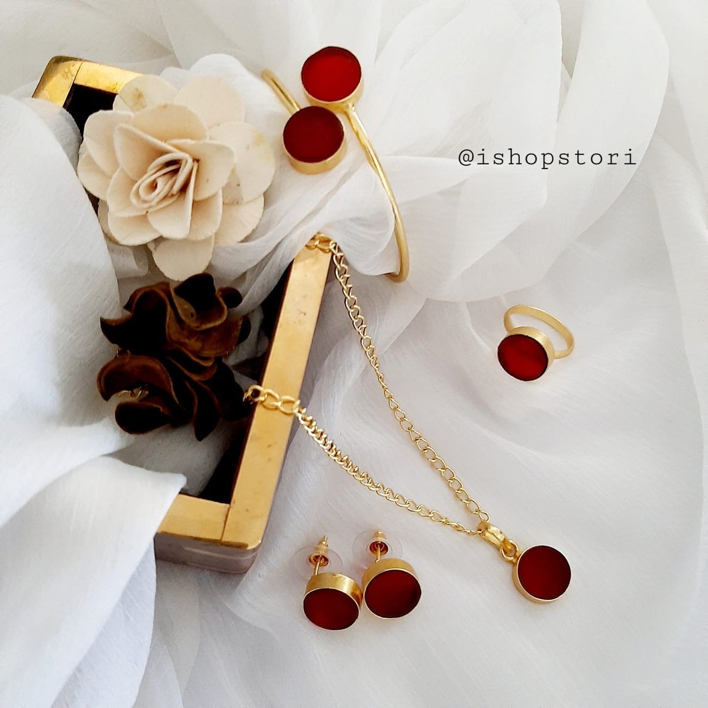 Round raw stone emerald necklace set in a vibrant design in red color.