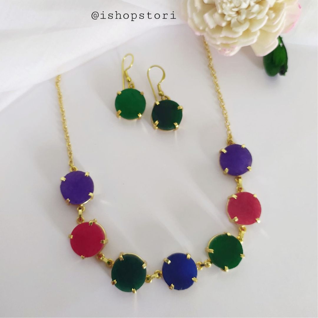 Multi-color stone necklace with raw stone craftsmanship.