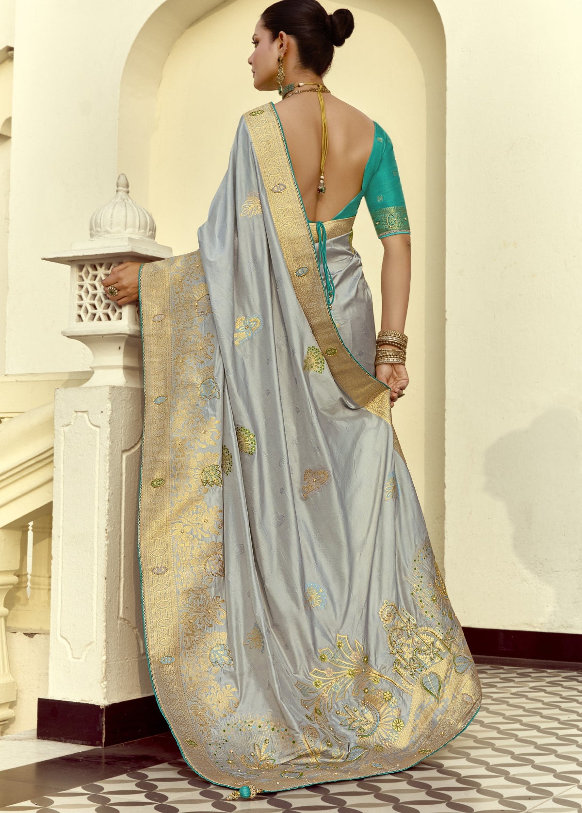 Shop Light Grey Handloom Silk Saree for Festive Wear at STORI.
