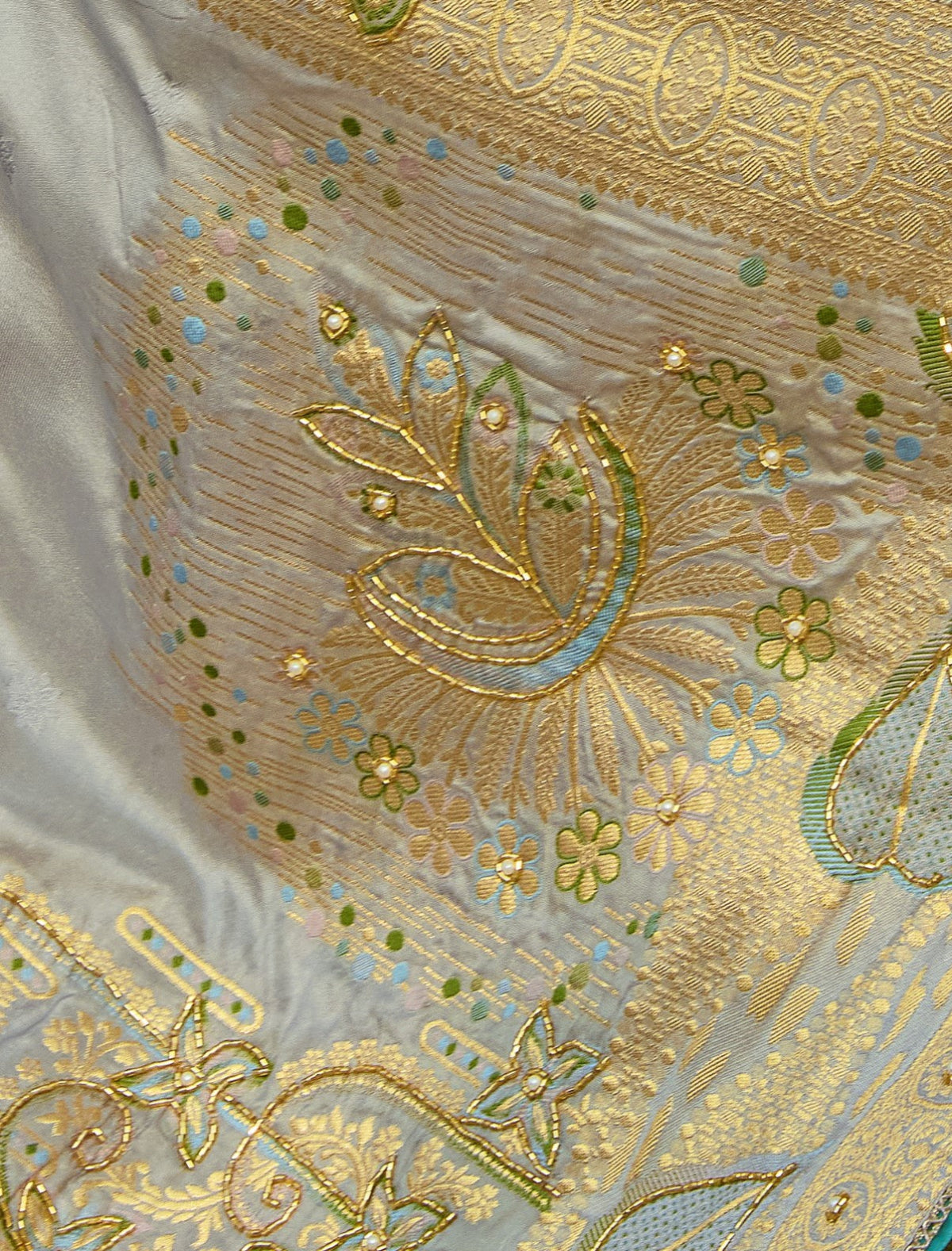 Shop Light Grey Handloom Silk Saree for Festive Wear at STORI.