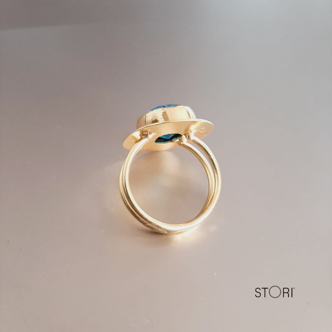 Blue Oval Stone Golden Disc Finger Ring