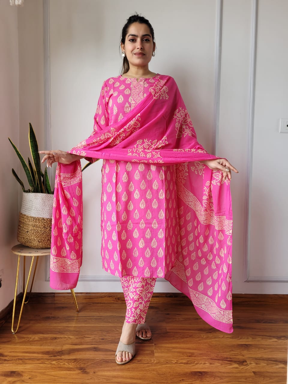Bright Pink Kurta For Women Online - STORI