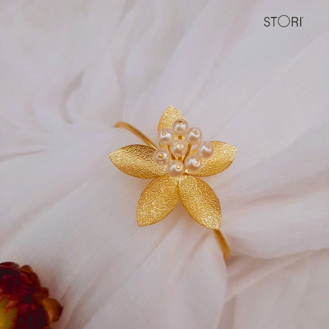 Daffodil Matt Gold Bracelet featuring a stunning matt finish and timeless elegance.