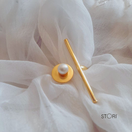 Golden Line & Disc Pearl Finger Ring