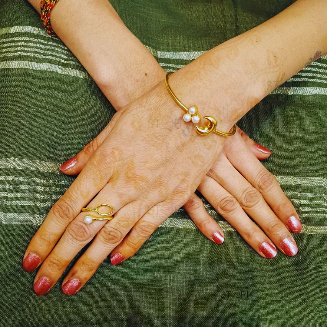 STORI Half Moon & Pearl Golden Bracelet
