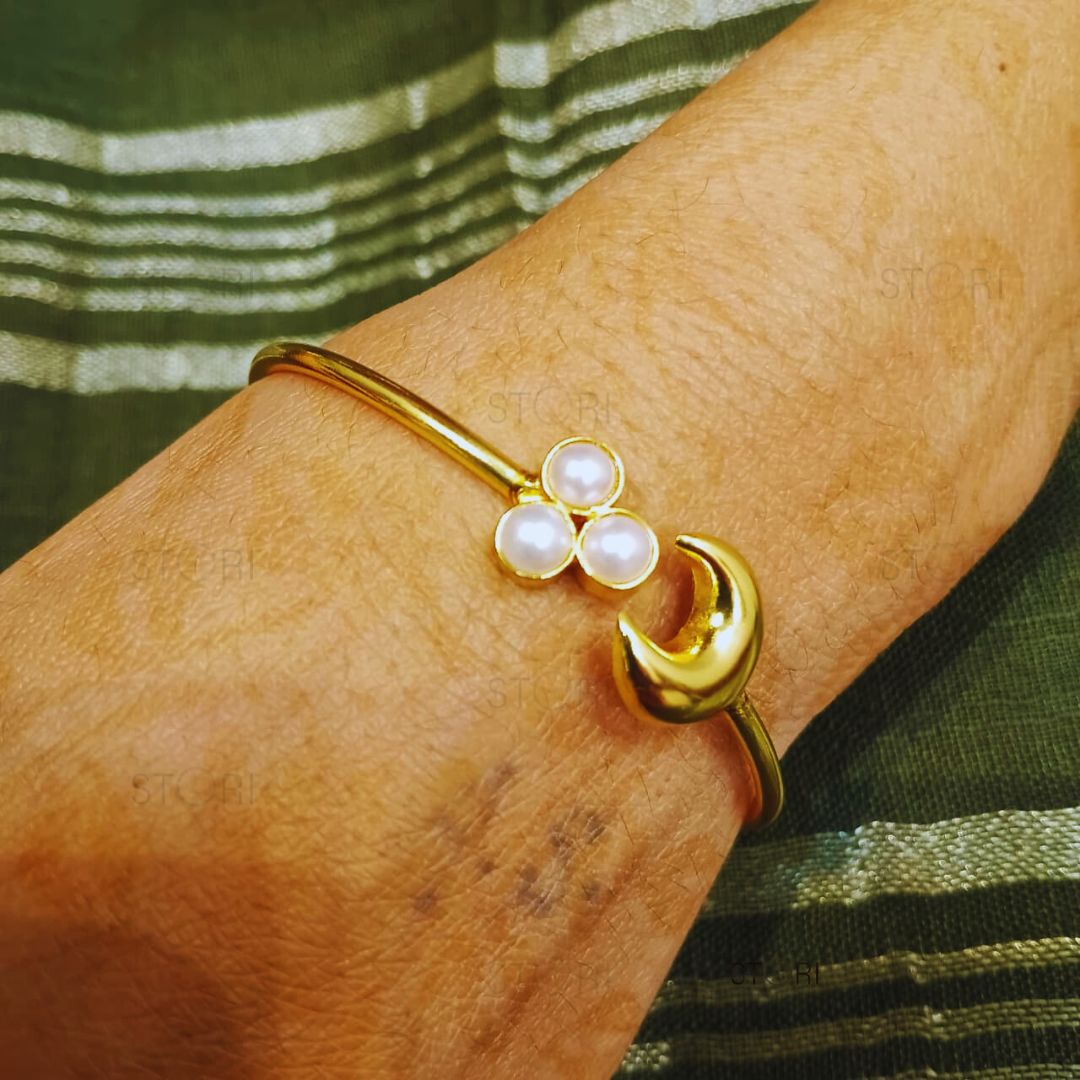 STORI Half Moon & Pearl Golden Bracelet