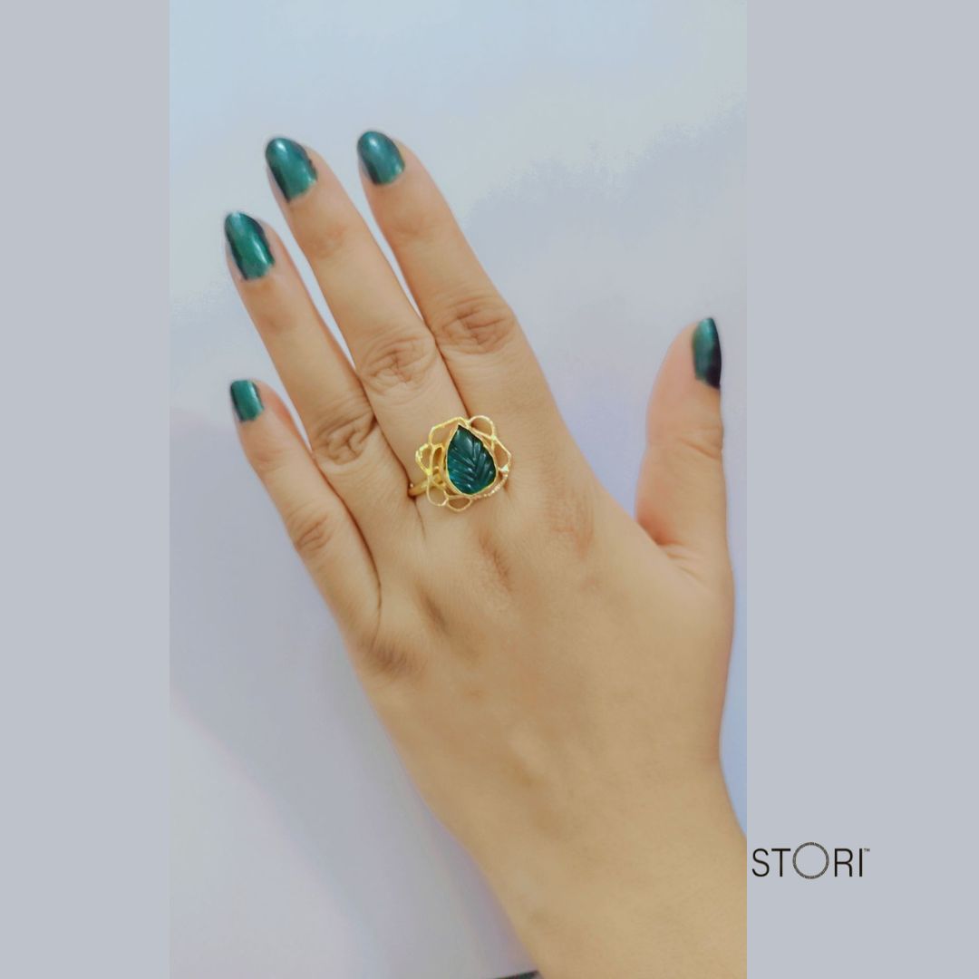 Green Carved Quartz Rose Pattern Finger Ring