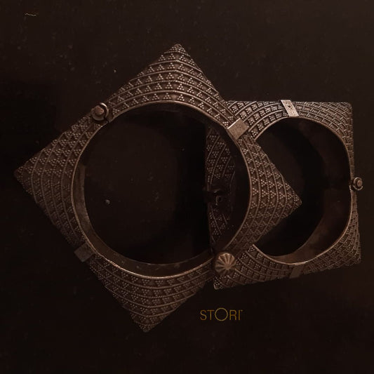Aayat Silver Look Alike Oxidised Openable Kada / Bracelet