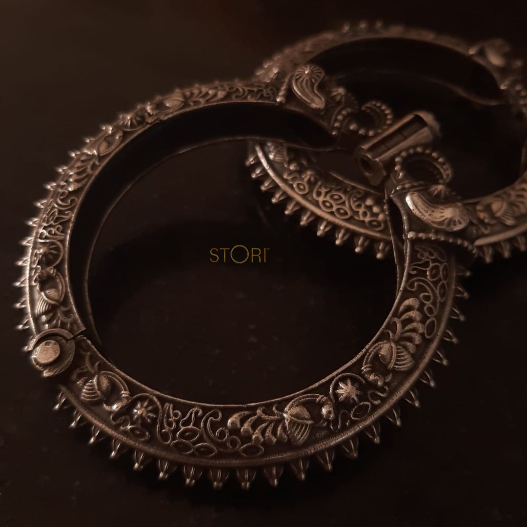 Uttoly Silver Look Alike Oxidised Openable Kada / Bracelet