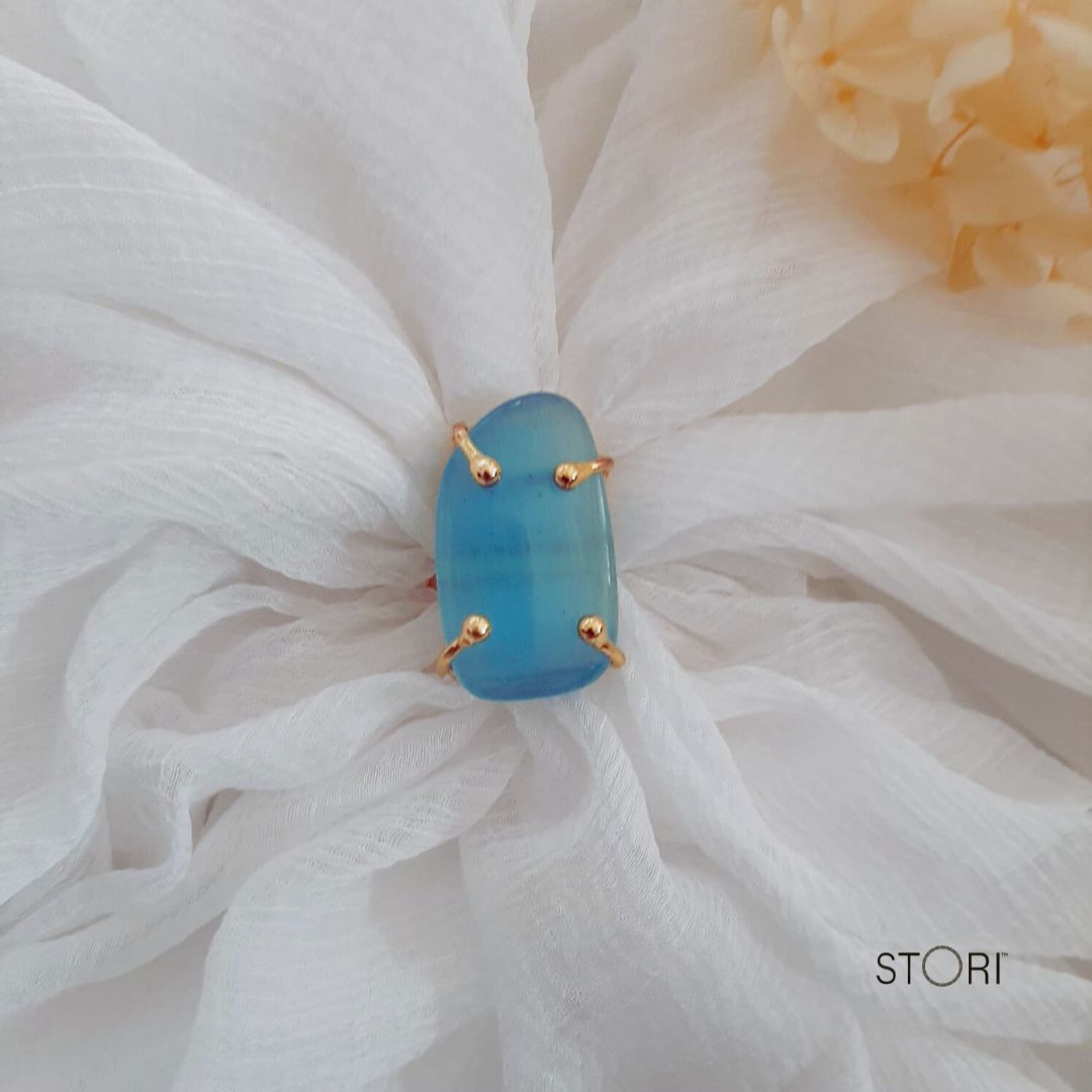 Blue Monalisa Oblong Stone Clawed Finger Ring