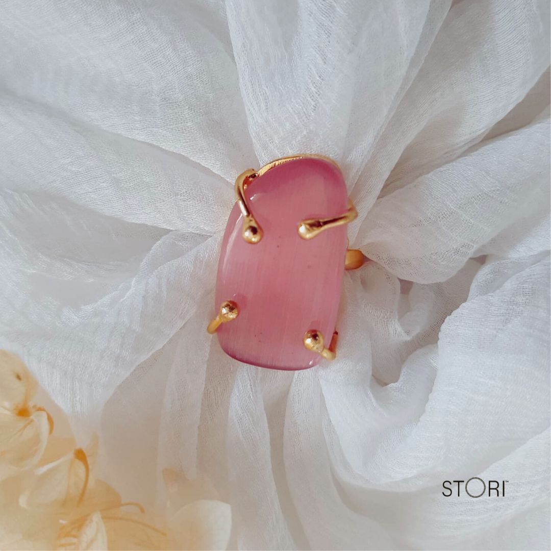 Pink Monalisa Oblong Stone Clawed Finger Ring