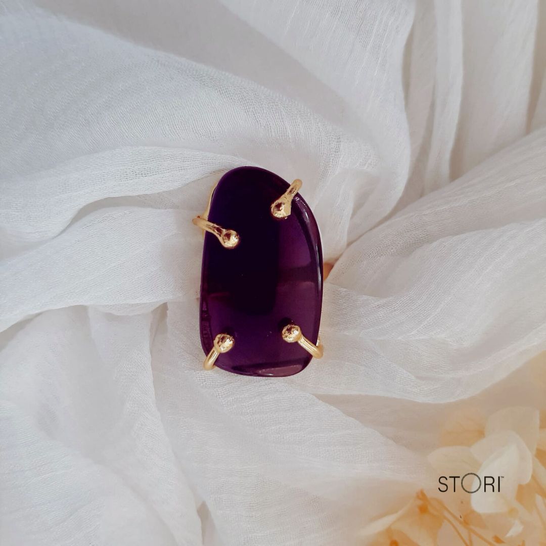 Purple Monalisa Oblong Stone Clawed Finger Ring