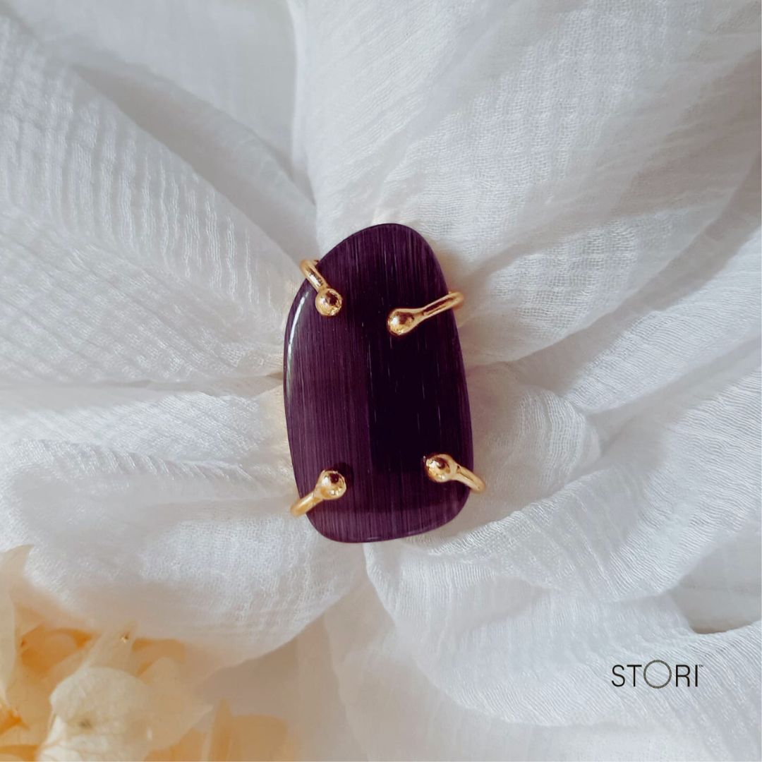 Black Monalisa Oblong Stone Clawed Finger Ring