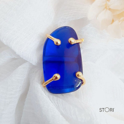 Blue Monalisa Oblong Stone Clawed Finger Ring