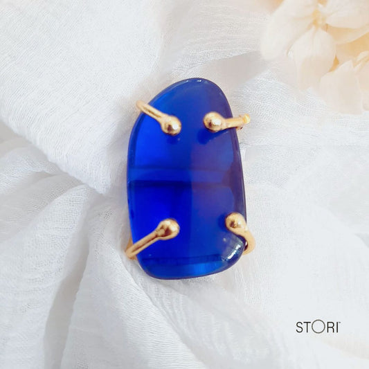 Blue Monalisa Oblong Stone Clawed Finger Ring