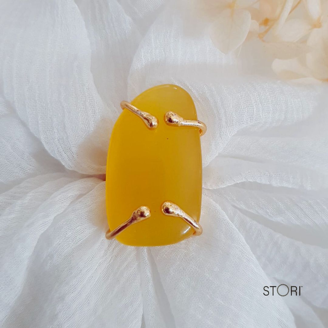 Yellow Monalisa Oblong Stone Clawed Finger Ring