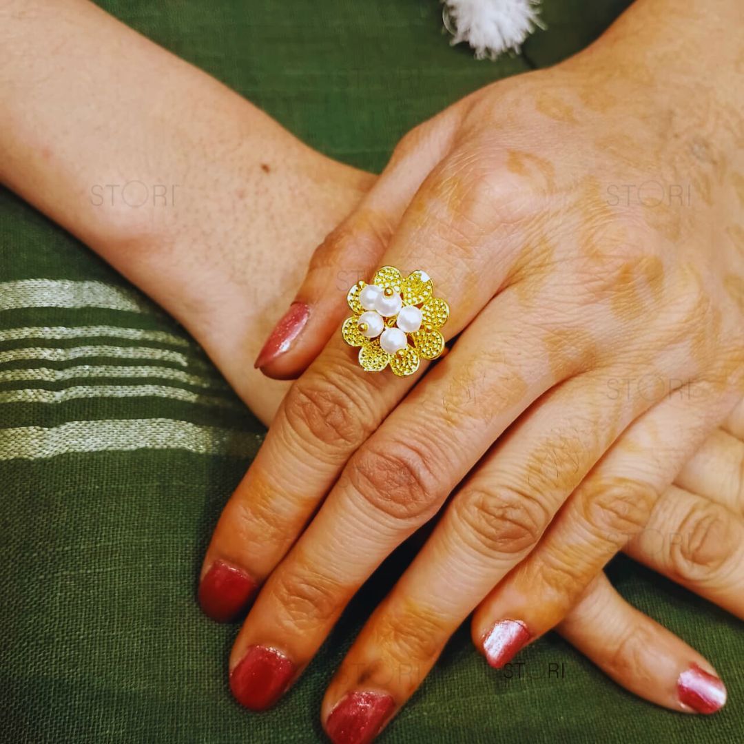 STORI's Golden Finger Ring & Pearls