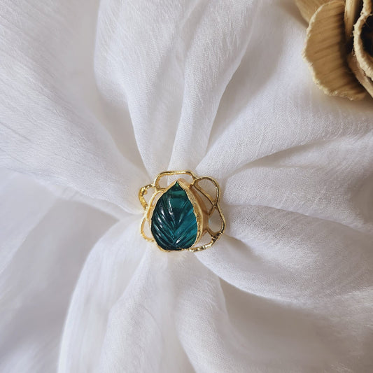 Green Carved Quartz Rose Pattern Finger Ring