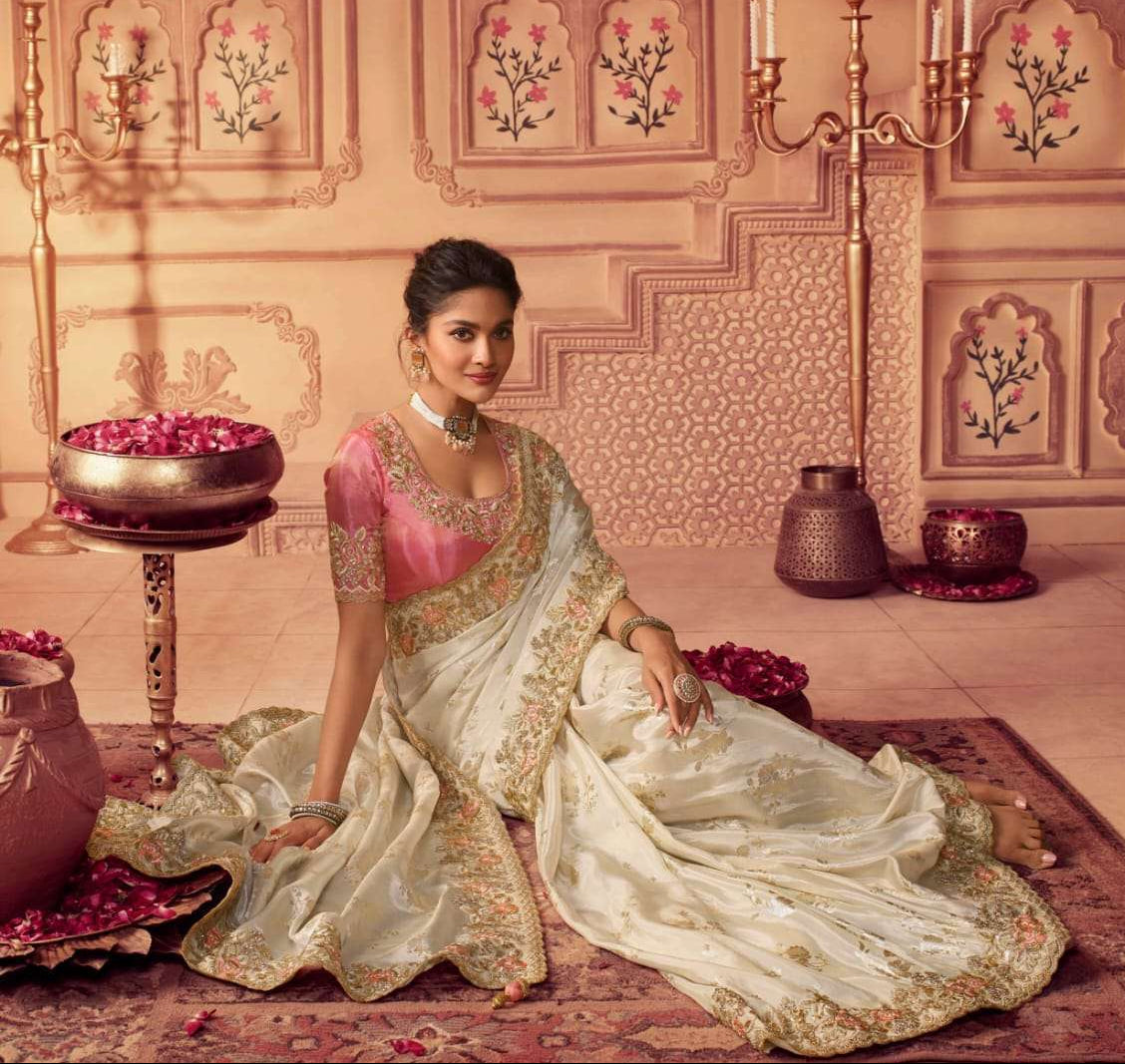 STORI Saree White Embroidered Saree