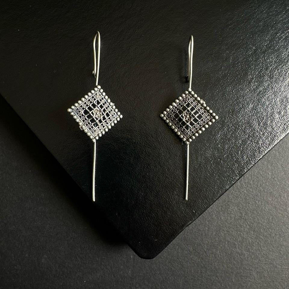 STORI Rhombus Filigree Earcuffs