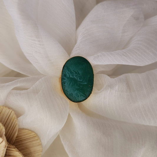 Femme Carved Finger Ring